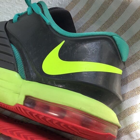 Nike KD Kevin Durant Youth Trainers In “Carnival Jade” - Picture 11 of 16